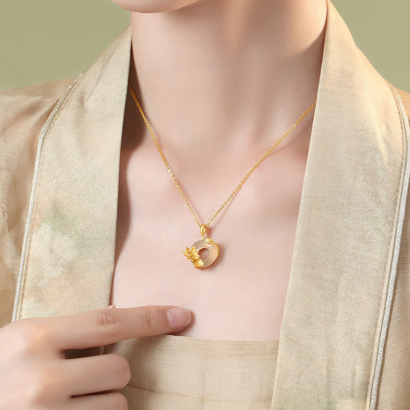 Buddha Stones天然ホワイトカルセドニー ピースバックル ロータスペンダント S925 スターリングシルバーネックレス