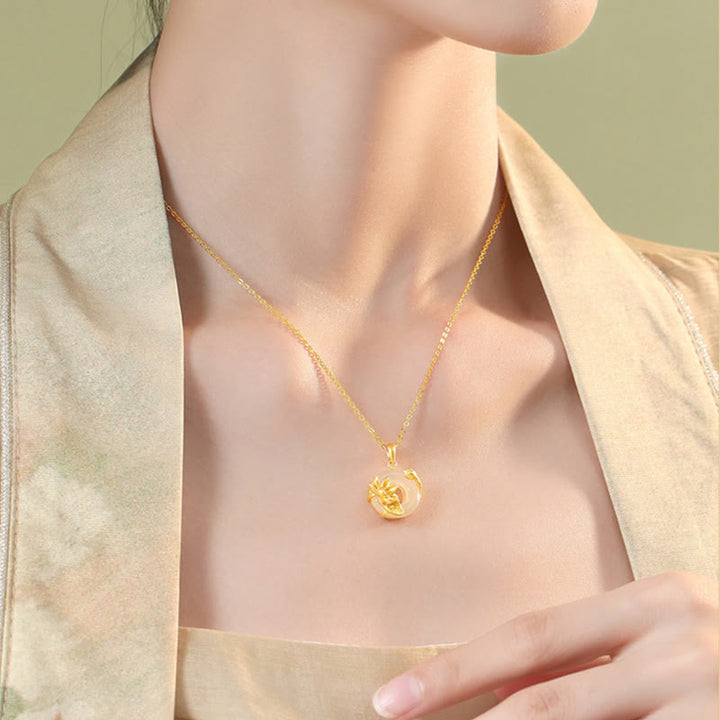 Buddha Stones天然ホワイトカルセドニー ピースバックル ロータスペンダント S925 スターリングシルバーネックレス