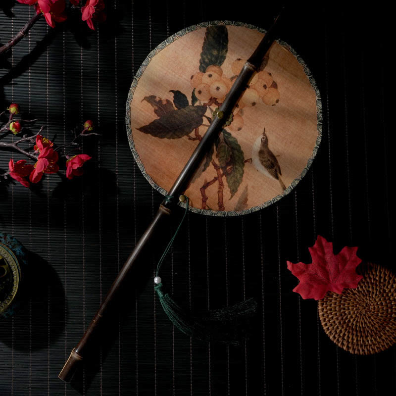 Buddha Stones手作り 花 桃色 ビワ 鳥 鶴 蝶柄 長い紫色の竹製ハンドル 携帯用 巻き上げ式扇風機