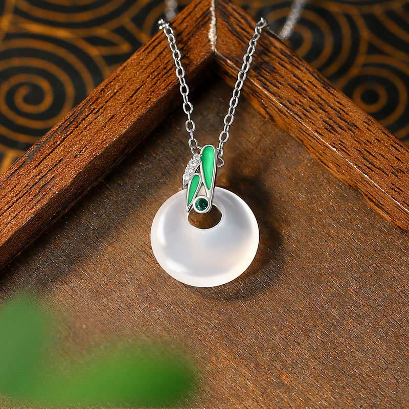 Buddha Stones天然カルセドニー 竹の葉 平和バックル 富のネックレスペンダント