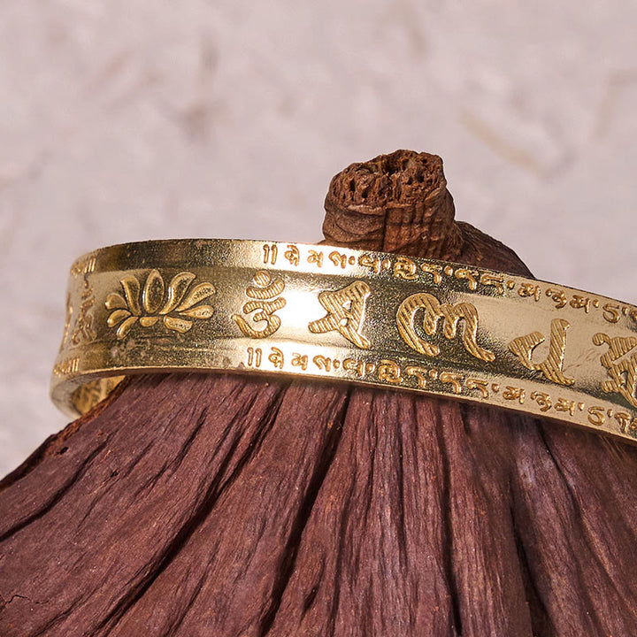 Buddha Stones六つの真実の言葉「om Mani Padme Hum」般若心経 蓮華 銅 真鍮 平和 カフ ブレスレット バングル