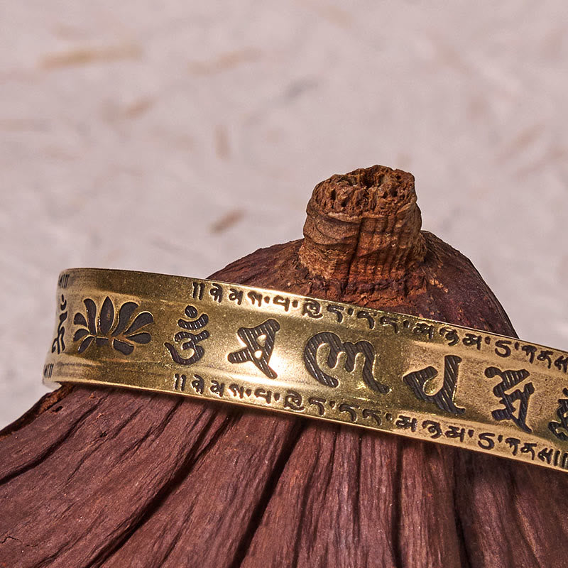 Buddha Stones六つの真実の言葉「om Mani Padme Hum」般若心経 蓮華 銅 真鍮 平和 カフ ブレスレット バングル