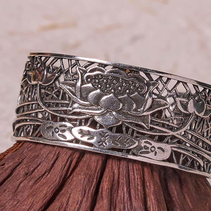 Buddha Stones中空蓮 銀メッキ銅 ヒーリング 悟り ブレスレット バングル