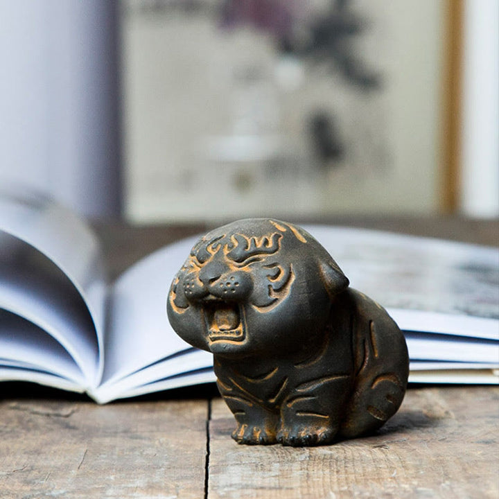 Buddha Stones ミニ虎の樹脂置物|鉄粉入り・錆加工風インテリアオブジェ