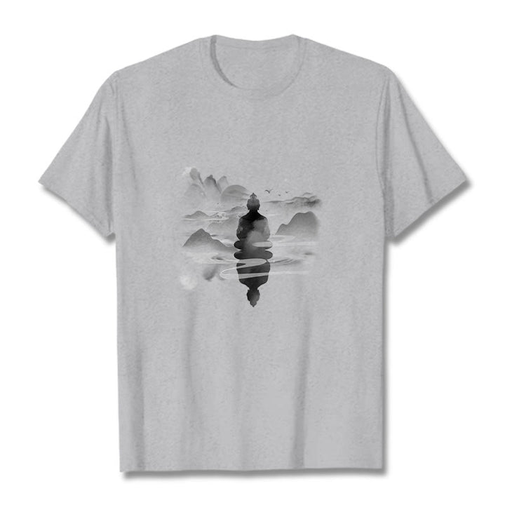 Buddha Stones、山に座る瞑想仏陀の模様のコットンTシャツ - ライトグレー - 2XL - image 20