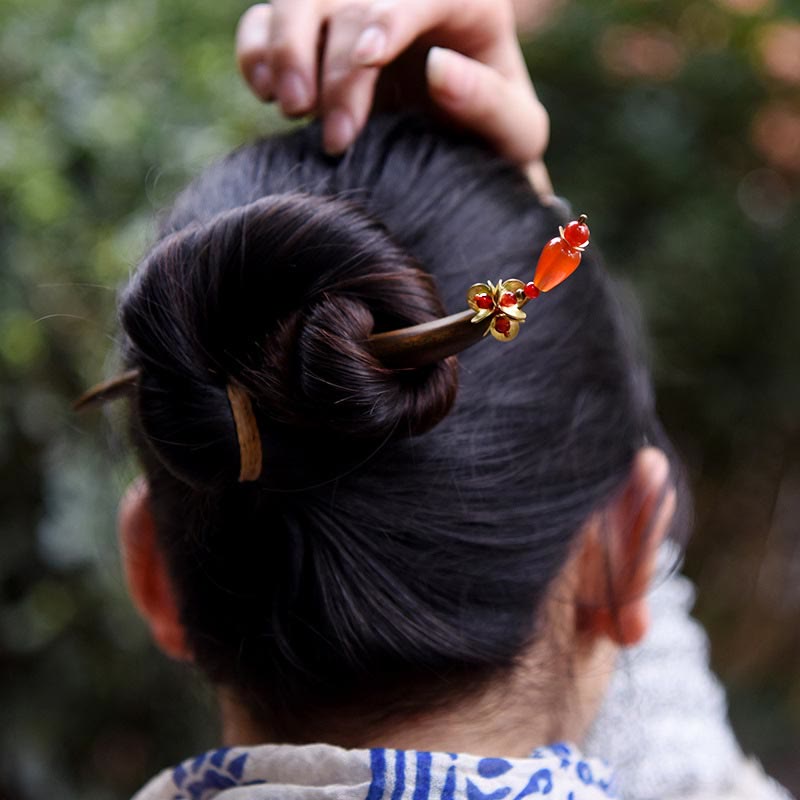 Buddha Stonesシルバータッセルグリーンサンダルウッドの癒しのヘアピン