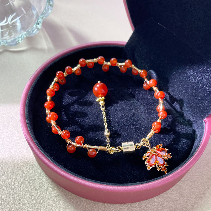 Buddha Stonesの赤いメープルリーフの幸運のお守りブレスレット