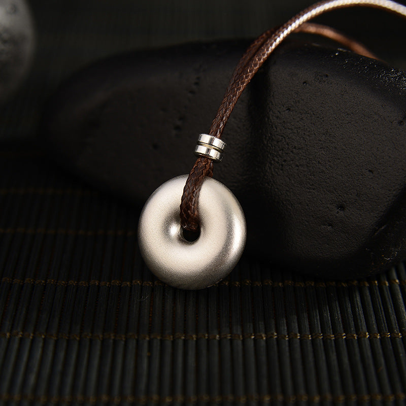 Buddha Stones999スターリングシルバー ラウンドピースバックルプロテクションネックレスペンダント