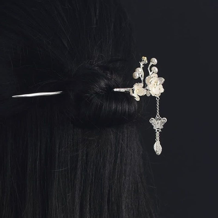 梅の花と蝶の愛と自由のタッセルヘアピン
