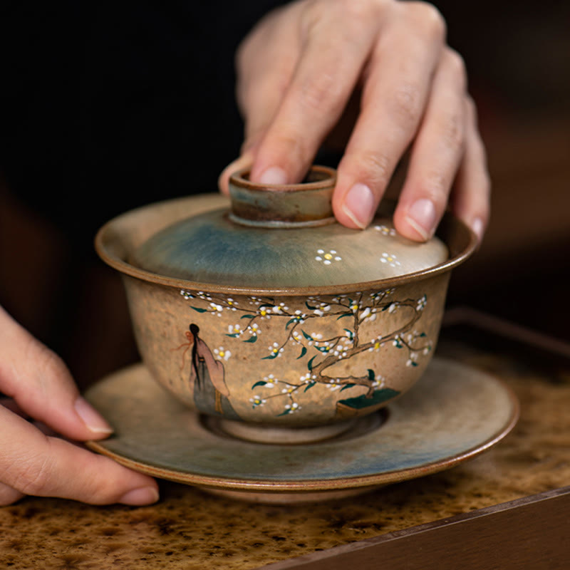 景徳鎮の手描きのルBuddha Stones磁器漢服少女の花の陶器蓋碗三彩ティーカップカンフーティーカップとソーサー蓋付き