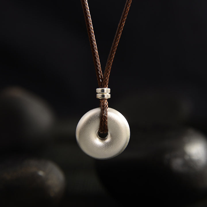 Buddha Stones999スターリングシルバー ラウンドピースバックルプロテクションネックレスペンダント