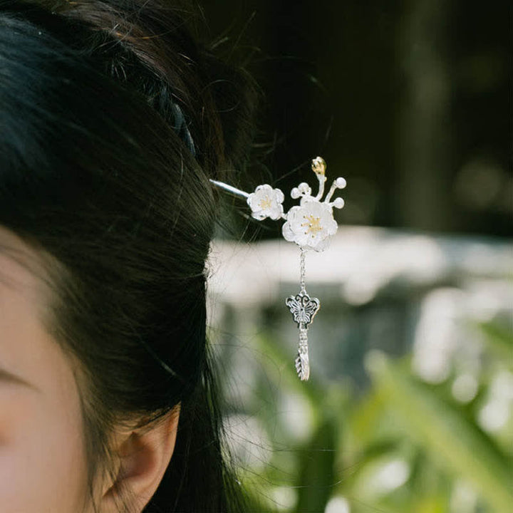 梅の花と蝶の愛と自由のタッセルヘアピン