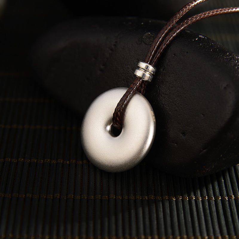 Buddha Stones999スターリングシルバー ラウンドピースバックルプロテクションネックレスペンダント