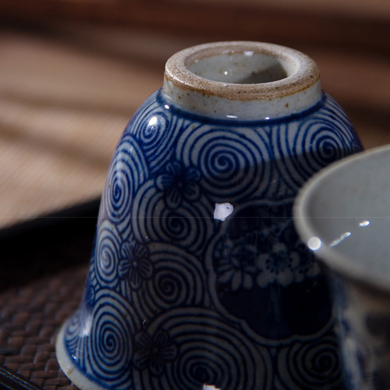 Buddha Stonesの青と白の磁器の手描きの蓮の花の陶器のティーカップカンフーティーカップ