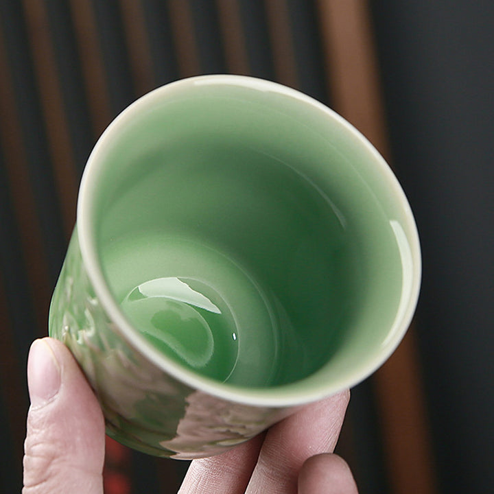 Buddha Stones、樹木、パビリオン、山、川、松、陶器のティーカップ、カンフーティーカップ