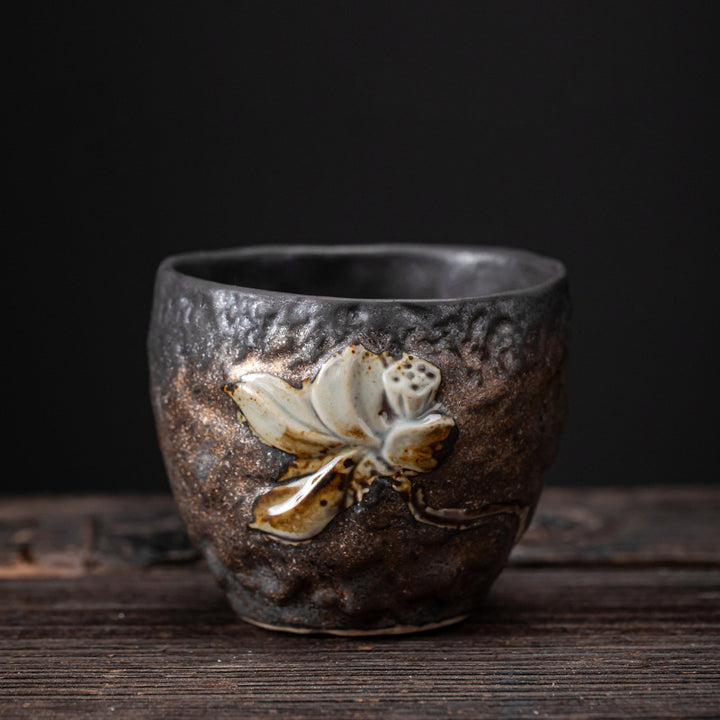 Buddha Stones、蓮の葉、花、縁起の良い雲、陶器のティーカップ、カンフーティーカップ