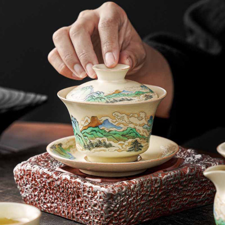 Buddha Stones、川と山、花のパノラマ、陶器の蓋碗三彩ティーカップ、カンフーティーカップとソーサー、蓋付き