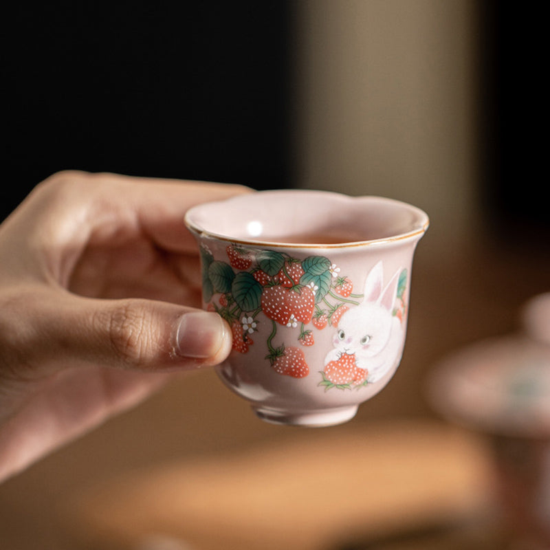 Buddha Stonesかわいいイチゴウサギの花 陶器ティーカップ カンフーティーカップ 55ml