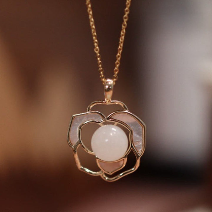 Buddha Stones925 スターリングシルバー メッキ ゴールドポスト 和田白翡翠 シャコガイ 石 椿の花 幸運のネックレス ペンダント リング イヤリング