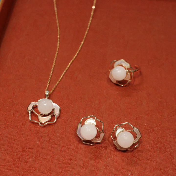 Buddha Stones925 スターリングシルバー メッキ ゴールドポスト 和田白翡翠 シャコガイ 石 椿の花 幸運のネックレス ペンダント リング イヤリング