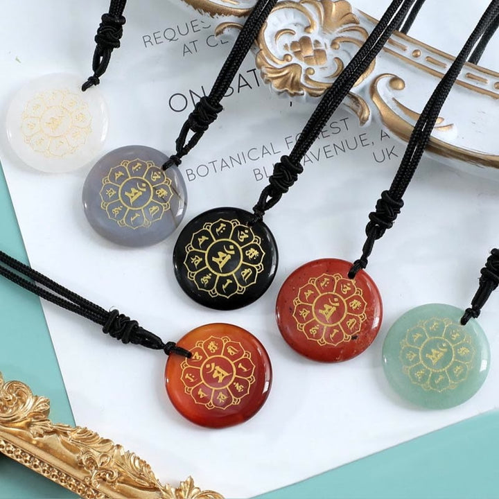 Buddha StonesOm Mani Padme Hum天然水晶各種 黒曜石 強さのネックレスペンダント
