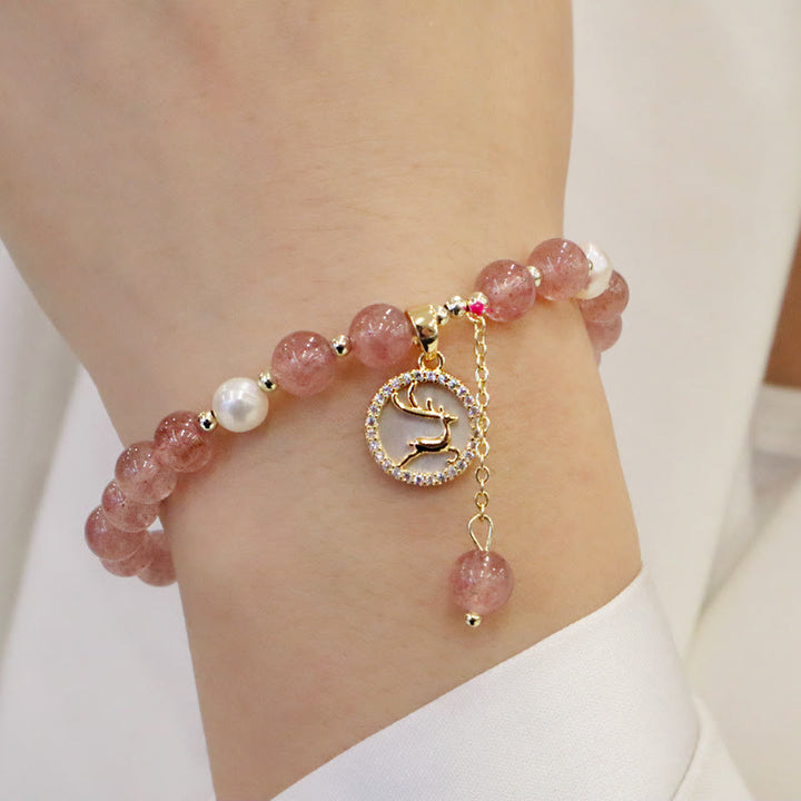 Buddha Stonesストロベリークォーツパール エルク スマイリーフェイス フィッシュテール フーキャラクターチャーム ヒーリングブレスレット