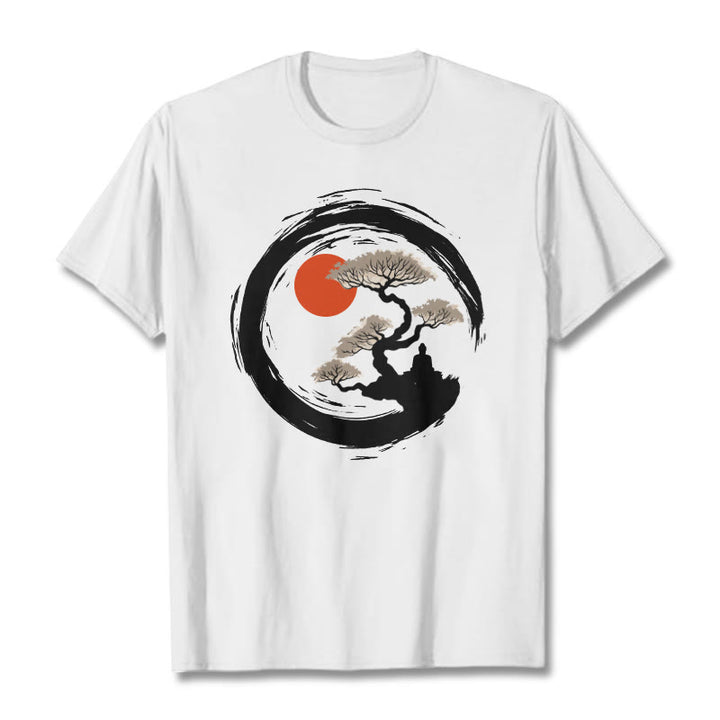 Buddha Stones、赤い太陽、松、禅サークル、瞑想、仏陀Tシャツ