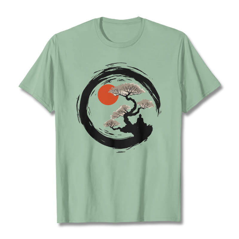 Buddha Stones、赤い太陽、松、禅サークル、瞑想、仏陀Tシャツ
