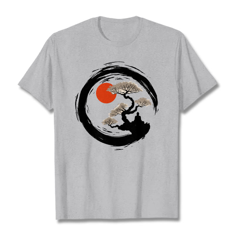 Buddha Stones、赤い太陽、松、禅サークル、瞑想、仏陀Tシャツ