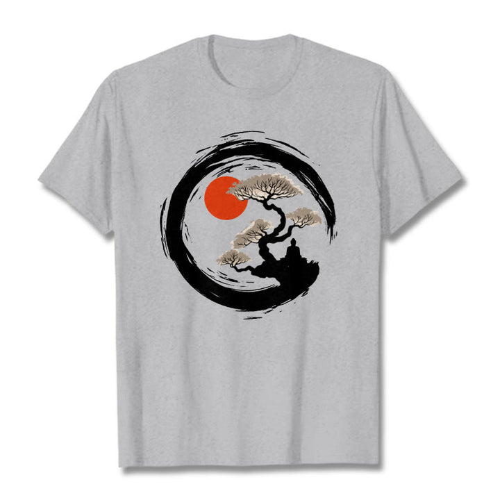 Buddha Stones、赤い太陽、松、禅サークル、瞑想、仏陀Tシャツ