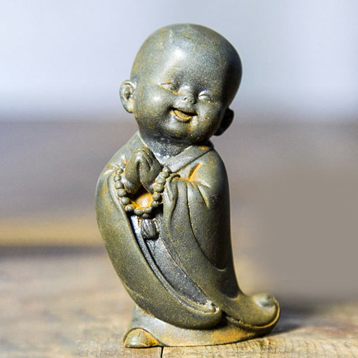 Buddha Stones小さな瞑想僧 鉄粉 錆 鋳造樹脂像 机上装飾 - 手を組んだ僧侶 8×4.4cm - image 15