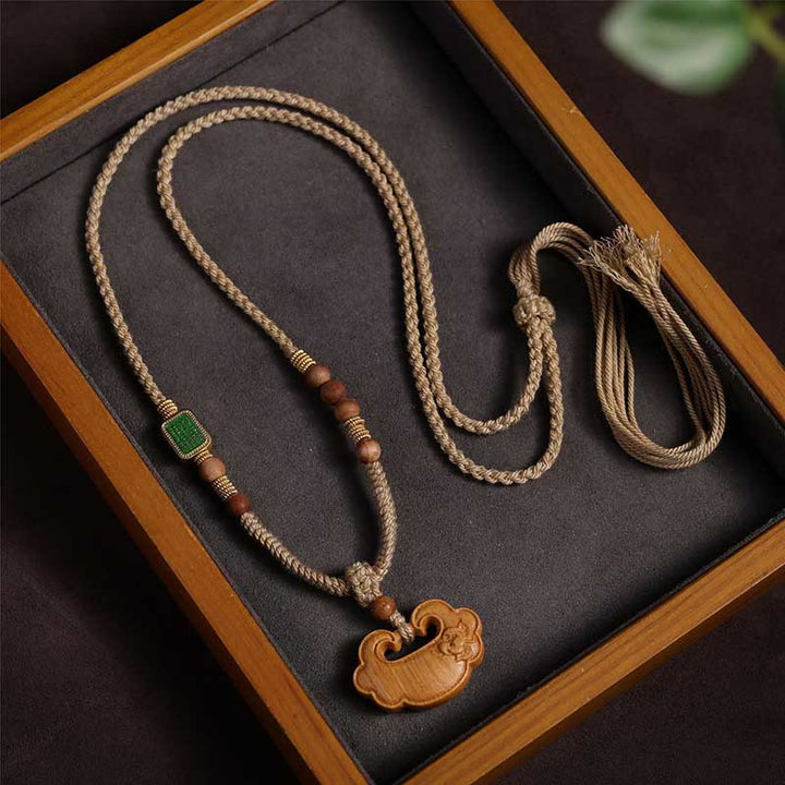 Buddha Stonesチベットサンダルウッド中国ロックチャーム保護ネックレスペンダント