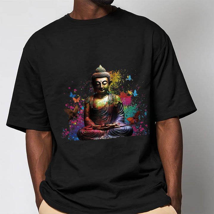 Buddha Stones、カラフルな蝶が飛んでいる瞑想仏陀Tシ​​ャツ - image 1
