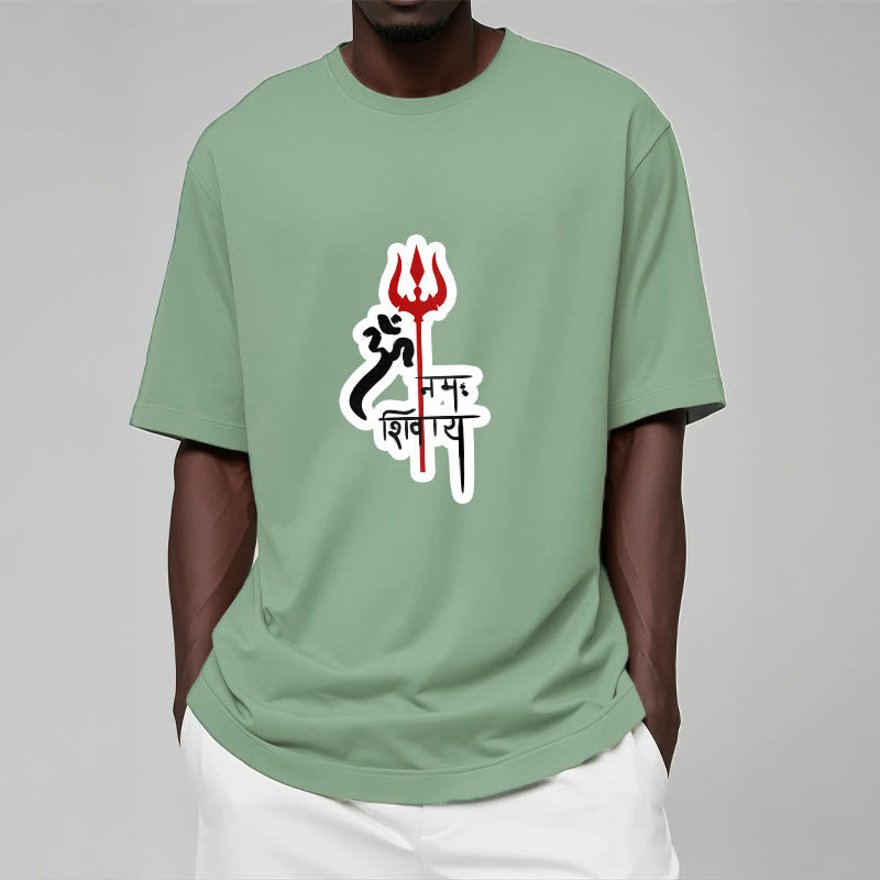 Buddha StonesOM NAMAH SHIVAYA 赤いトライデントプロフィール コットンTシャツ - image 1