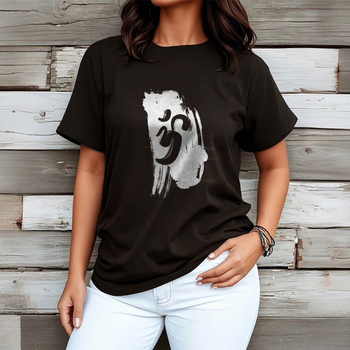 Buddha StonesOM インク背景 コットンTシャツ - image 1