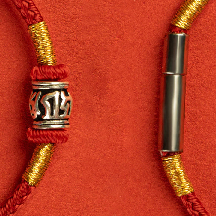 Buddha Stones赤紐と黒い糸 六つの真実の言葉 925スターリングシルバー 平和ブレスレット
