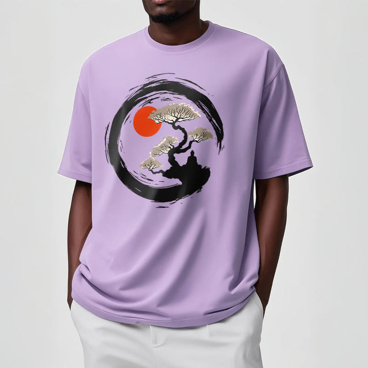 Buddha Stones、赤い太陽、松、禅サークル、瞑想、仏陀Tシャツ