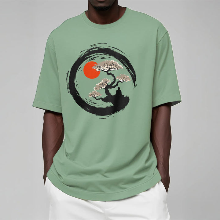 Buddha Stones、赤い太陽、松、禅サークル、瞑想、仏陀Tシャツ