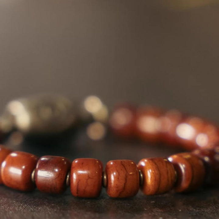 Buddha Stonesヤクの骨Dziシェイプ銅コーンペンダント強度ブレスレット