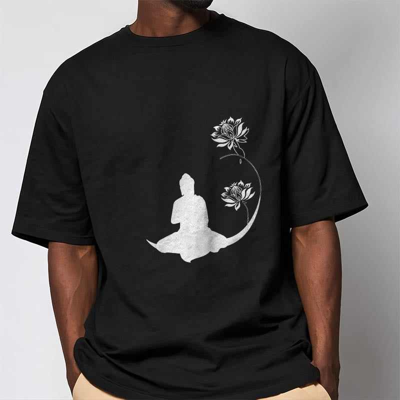 Buddha Stones蓮の花と共に座る仏陀の模様 Tシャツ - image 2