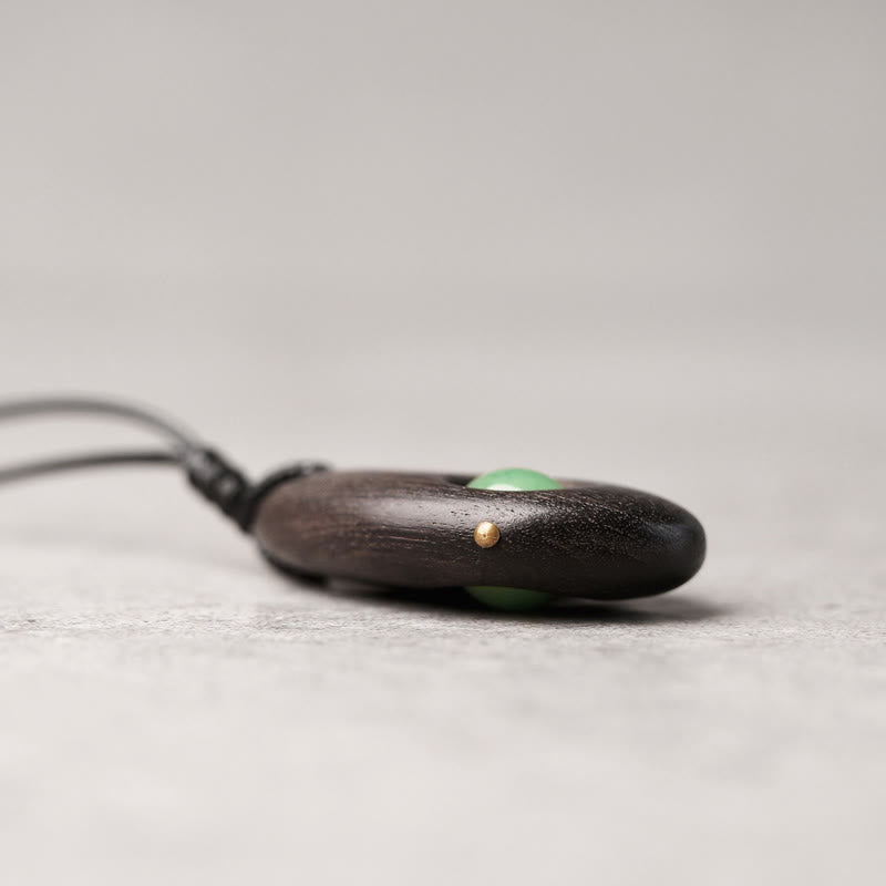 Buddha Stones、黒檀、グリーンアベンチュリン、平和の穏やかなネックレスペンダント