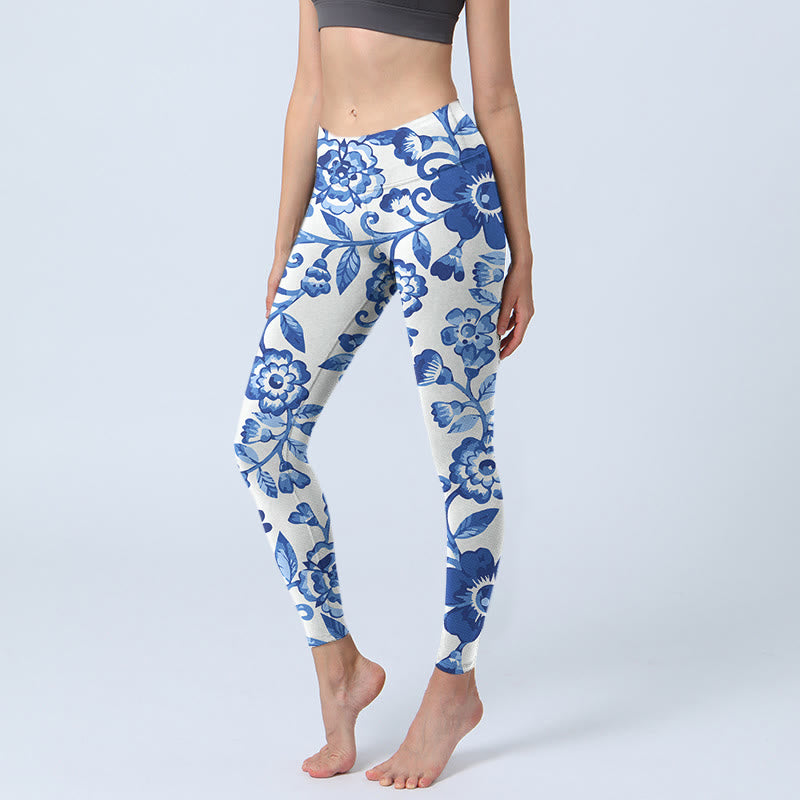 Buddha Stones、青い花、葉、枝のプリントジムレギンス、レディースヨガパンツ - 白 - US18、 UK/AU22、 EU50 (4XL) - image 1
