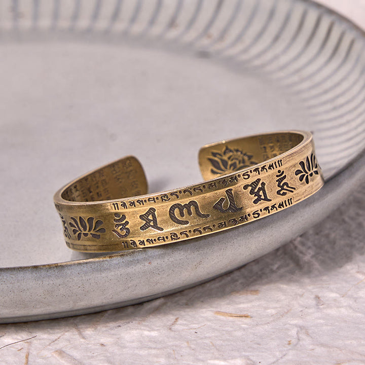 Buddha Stones六つの真実の言葉「om Mani Padme Hum」般若心経 蓮華 銅 真鍮 平和 カフ ブレスレット バングル