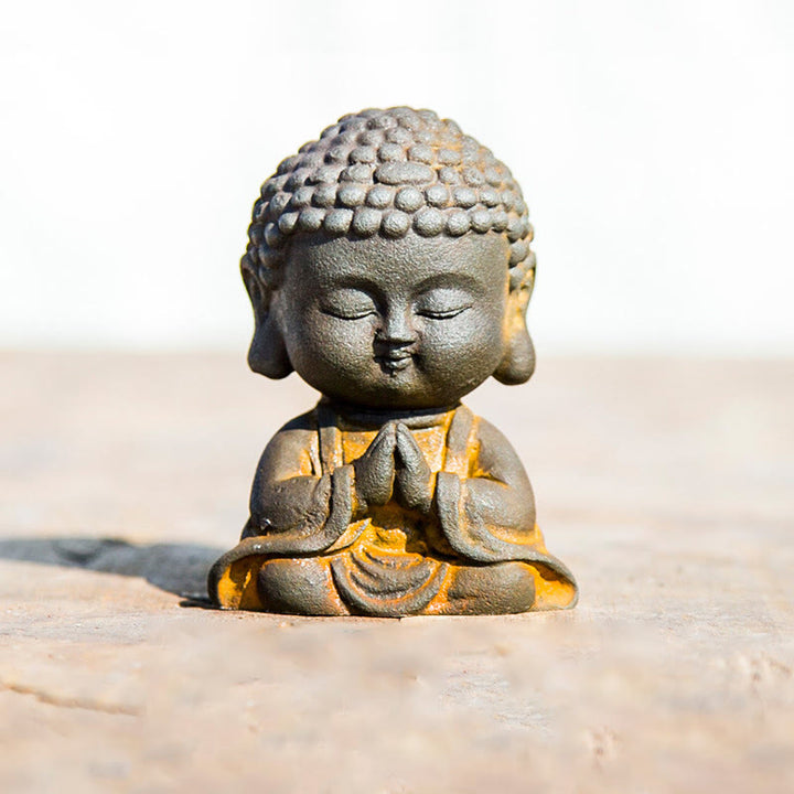 Buddha Stones小さな瞑想仏 鉄粉錆鋳造樹脂像 家の装飾 - 合掌仏 9×6.5×5.3cm - image 16