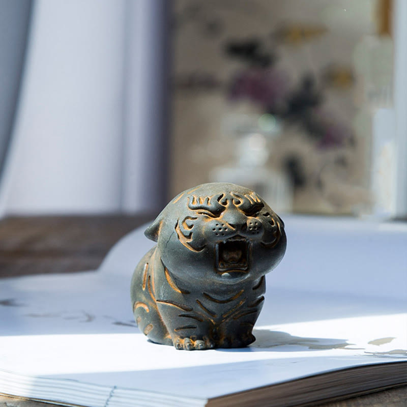 Buddha Stones ミニ虎の樹脂置物｜鉄粉入り・錆加工風インテリアオブジェ