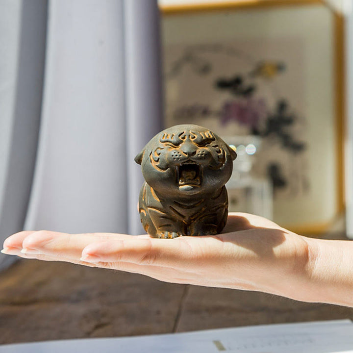Buddha Stones ミニ虎の樹脂置物｜鉄粉入り・錆加工風インテリアオブジェ