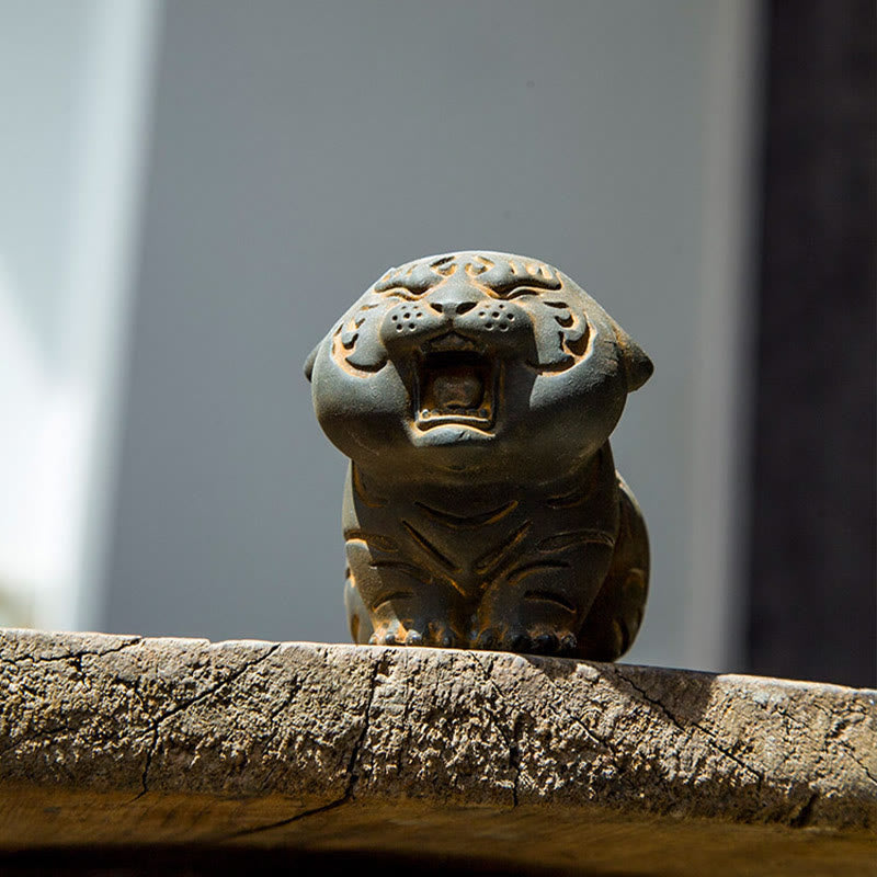 Buddha Stones ミニ虎の樹脂置物｜鉄粉入り・錆加工風インテリアオブジェ