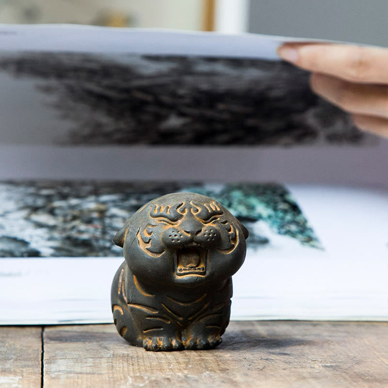 Buddha Stones ミニ虎の樹脂置物｜鉄粉入り・錆加工風インテリアオブジェ