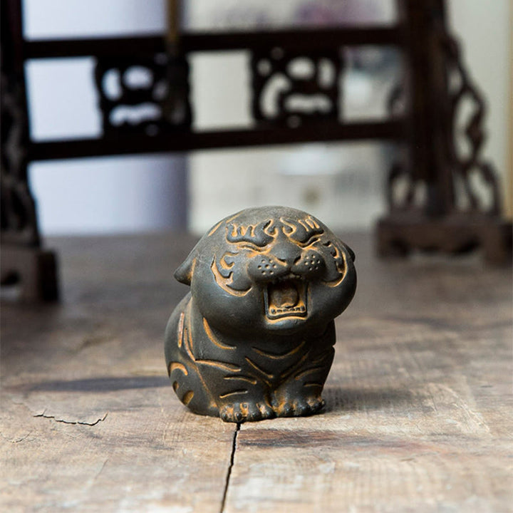 Buddha Stones ミニ虎の樹脂置物｜鉄粉入り・錆加工風インテリアオブジェ