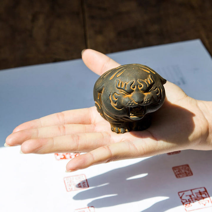 Buddha Stones ミニ虎の樹脂置物｜鉄粉入り・錆加工風インテリアオブジェ